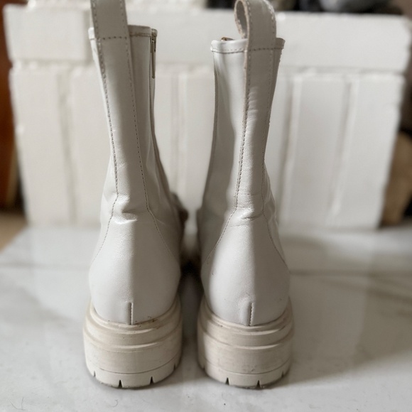 NAPOLEONI Beige Milk Leather Lug Sole Boot Chain Detail US 8/EU 39 - Picture 4 of 6